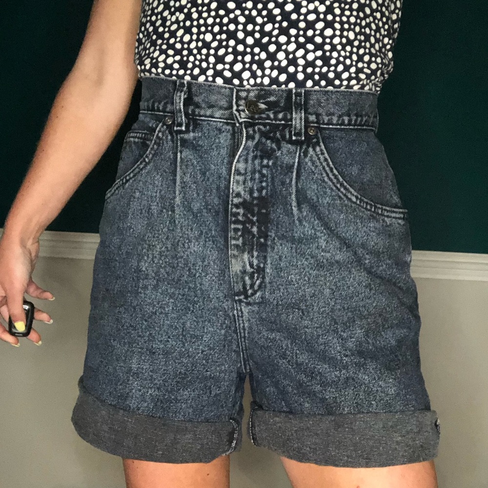 Vintage high waisted pleated front Lee jean shorts